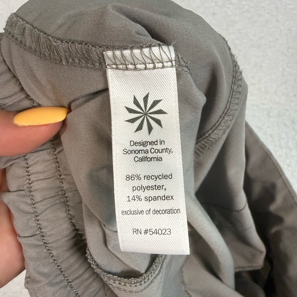 Athleta Chelsea Women's Khaki Pockets Elastic Waist Pull-On Cargo Pant size 0 - Picture 3 of 5